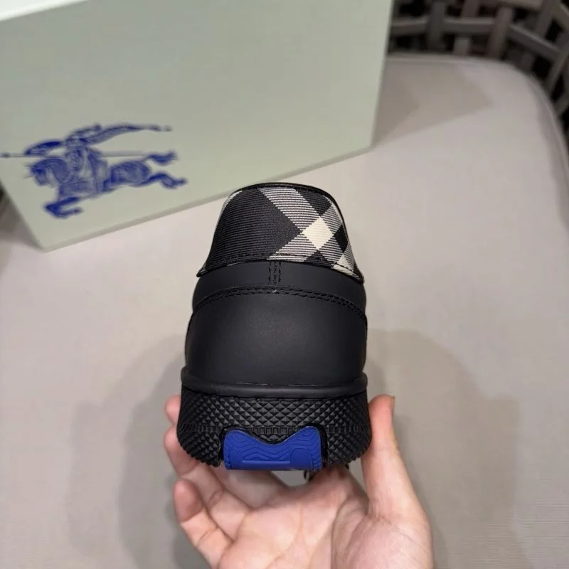 Burberry Low Shoes SunProtective 17167