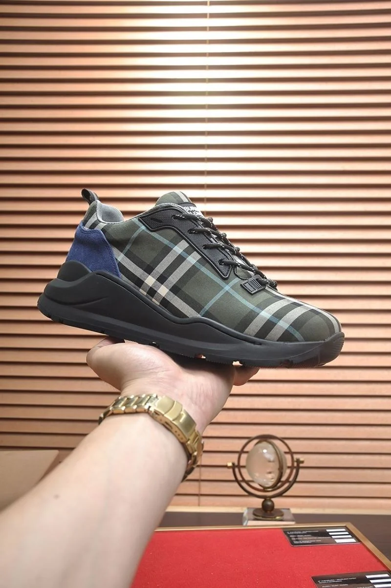 UrbanChic Burberry Low Shoes 17163
