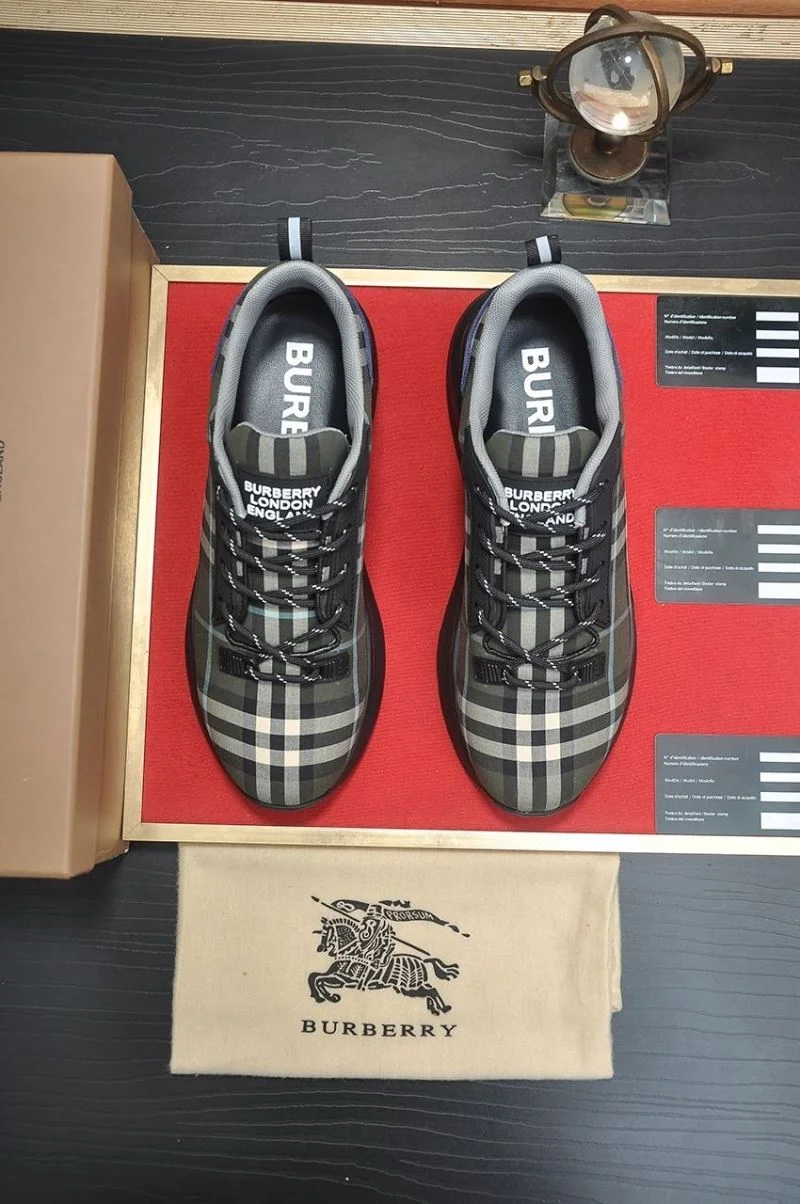 UrbanChic Burberry Low Shoes 17163