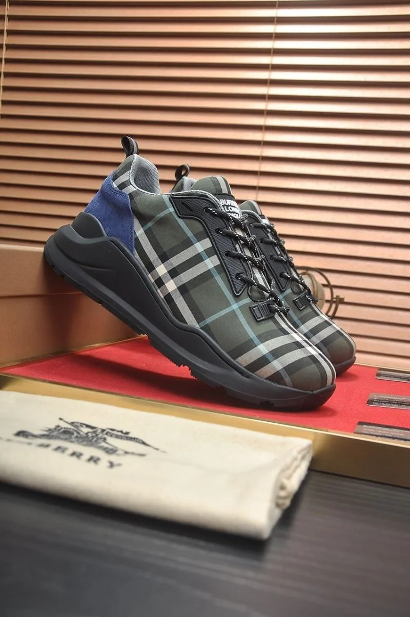 UrbanChic Burberry Low Shoes 17163