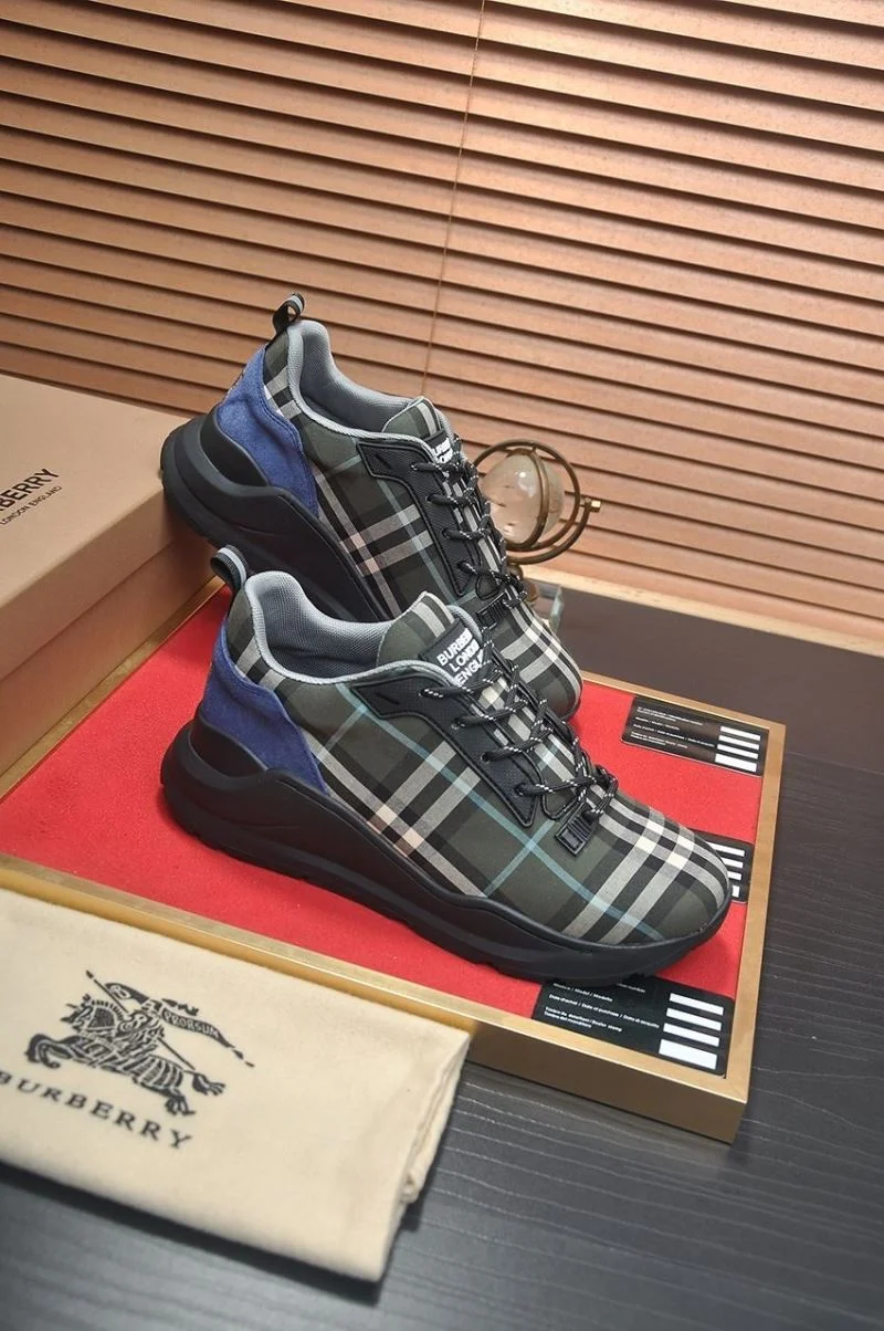 UrbanChic Burberry Low Shoes 17163
