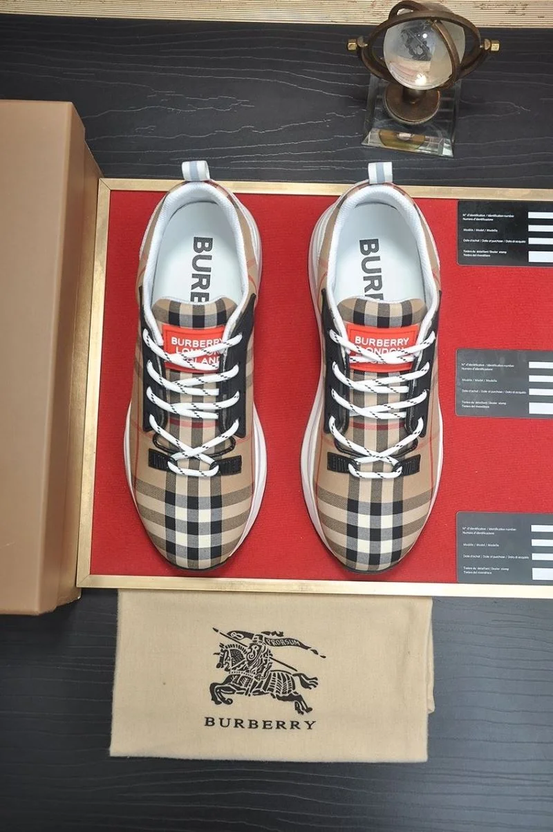 Burberry Low Shoes Sporty 17161