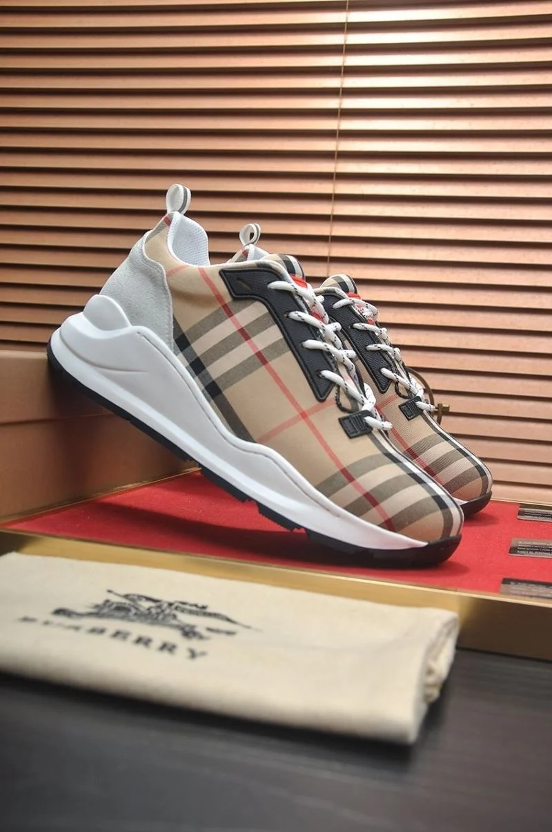 Burberry Low Shoes Sporty 17161