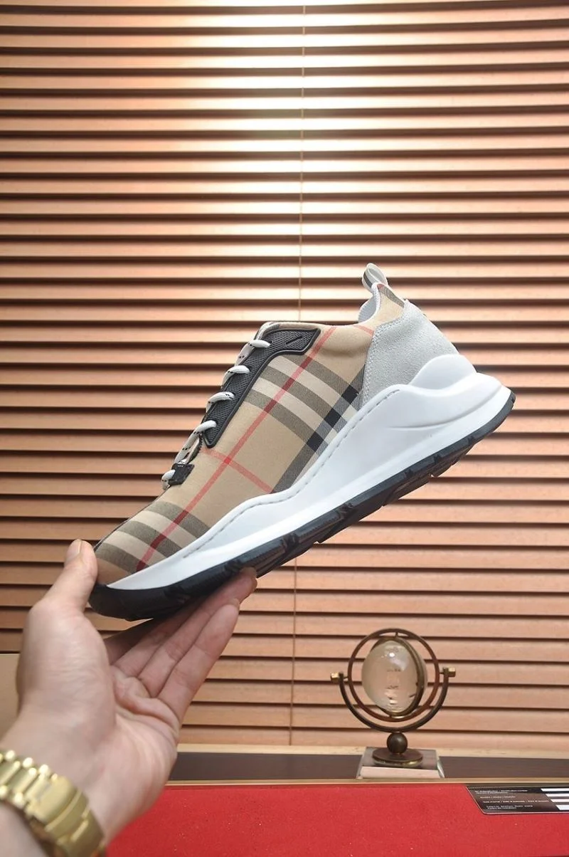 Burberry Low Shoes Sporty 17161