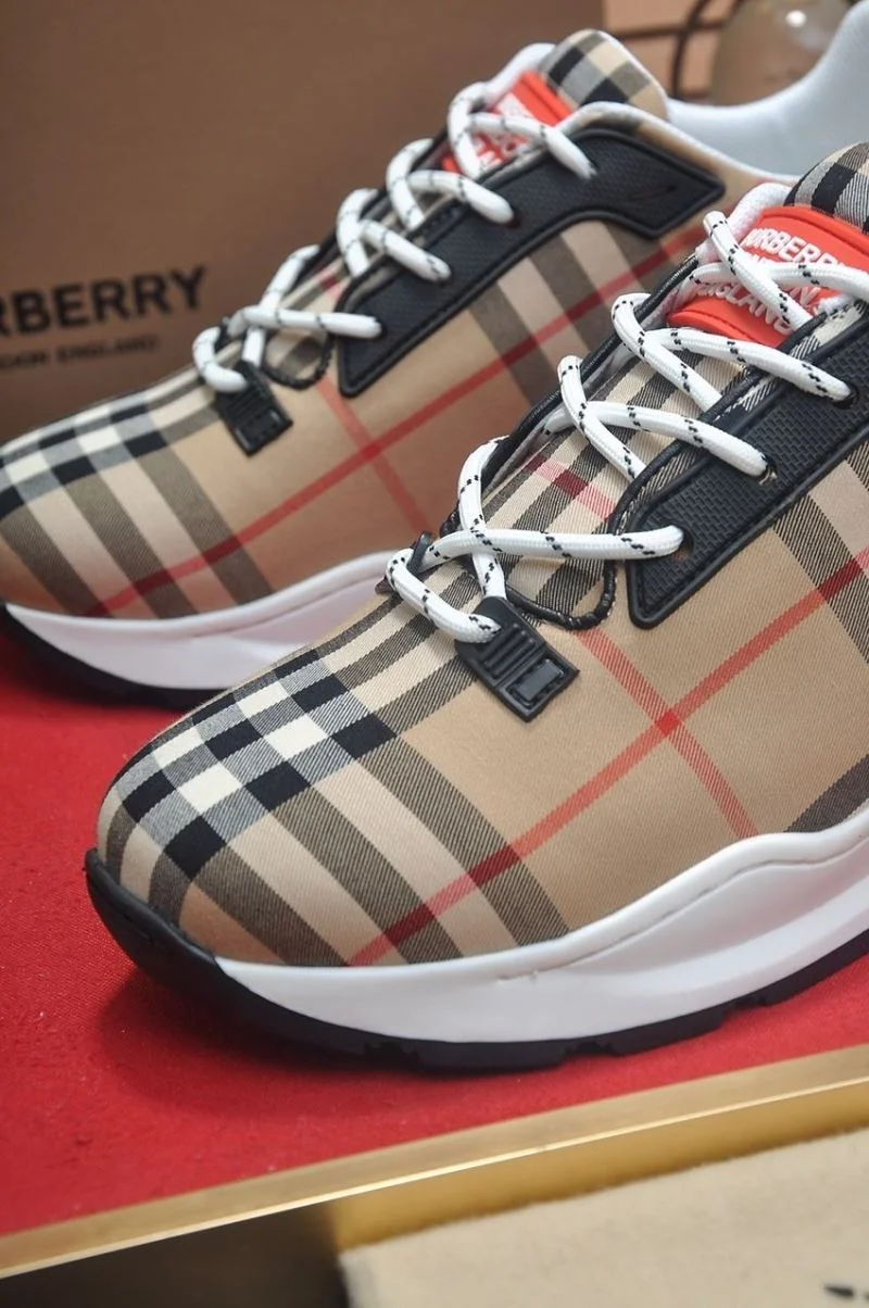 Burberry Low Shoes Sporty 17161