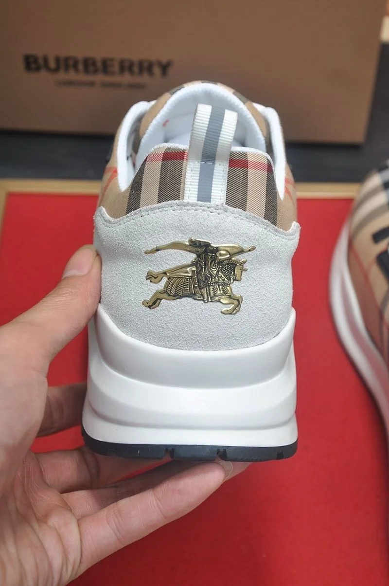 Burberry Low Shoes Sporty 17161
