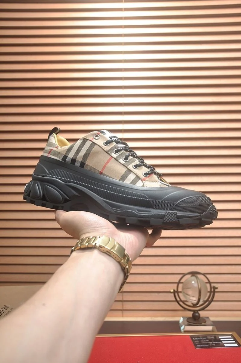 Burberry Low Shoes Popular 17156