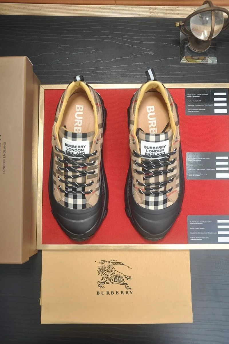 Burberry Low Shoes Popular 17156