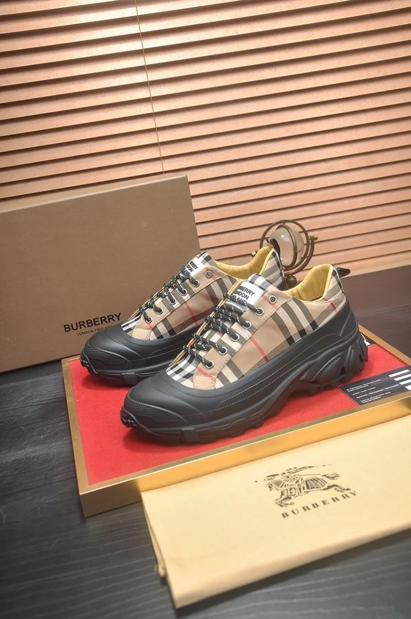 Burberry Low Shoes Popular 17156