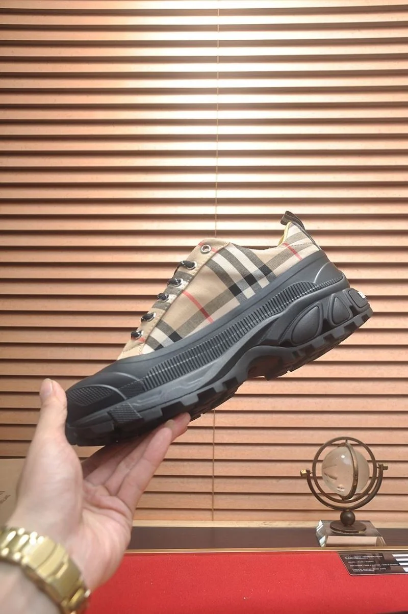 Burberry Low Shoes Popular 17156