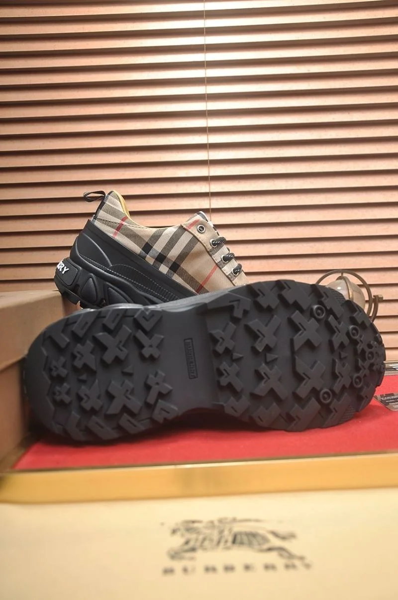 Burberry Low Shoes Popular 17156