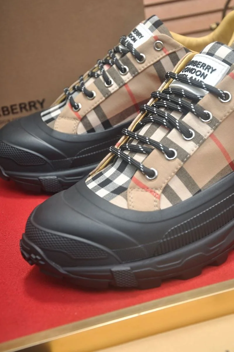 Burberry Low Shoes Popular 17156