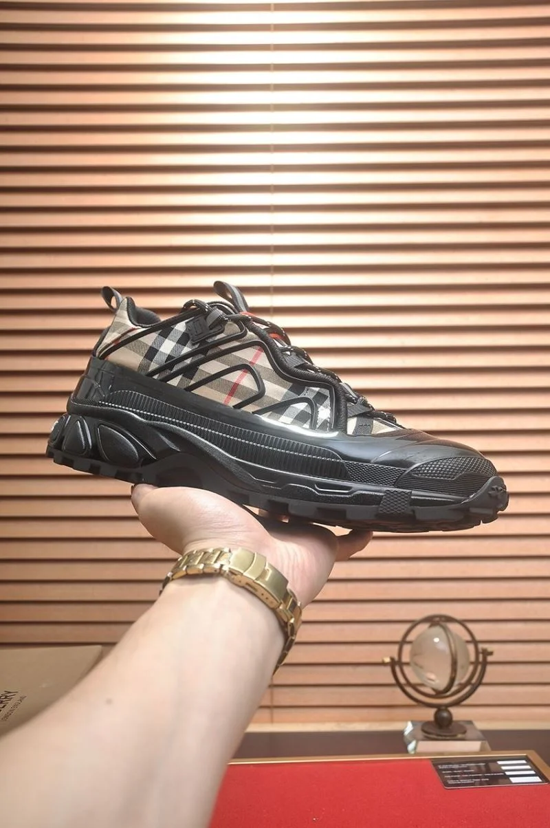 EyeCatching Burberry Low Shoes 17160