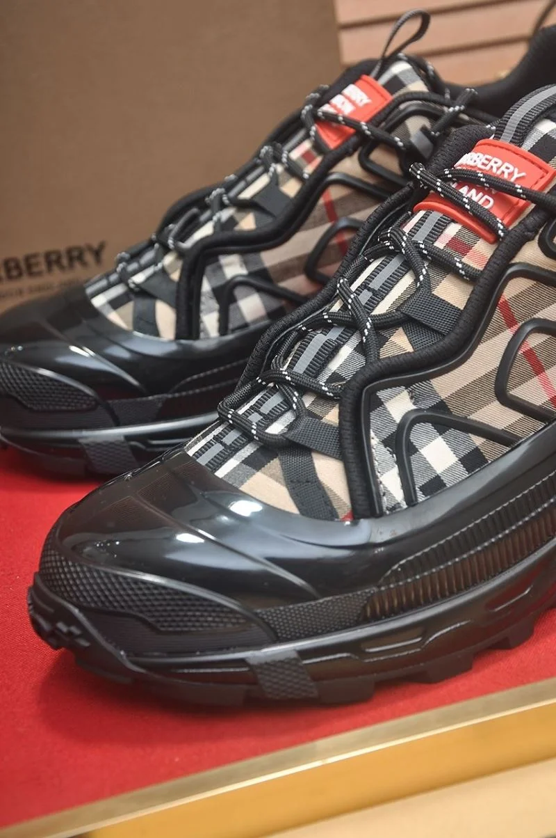 EyeCatching Burberry Low Shoes 17160