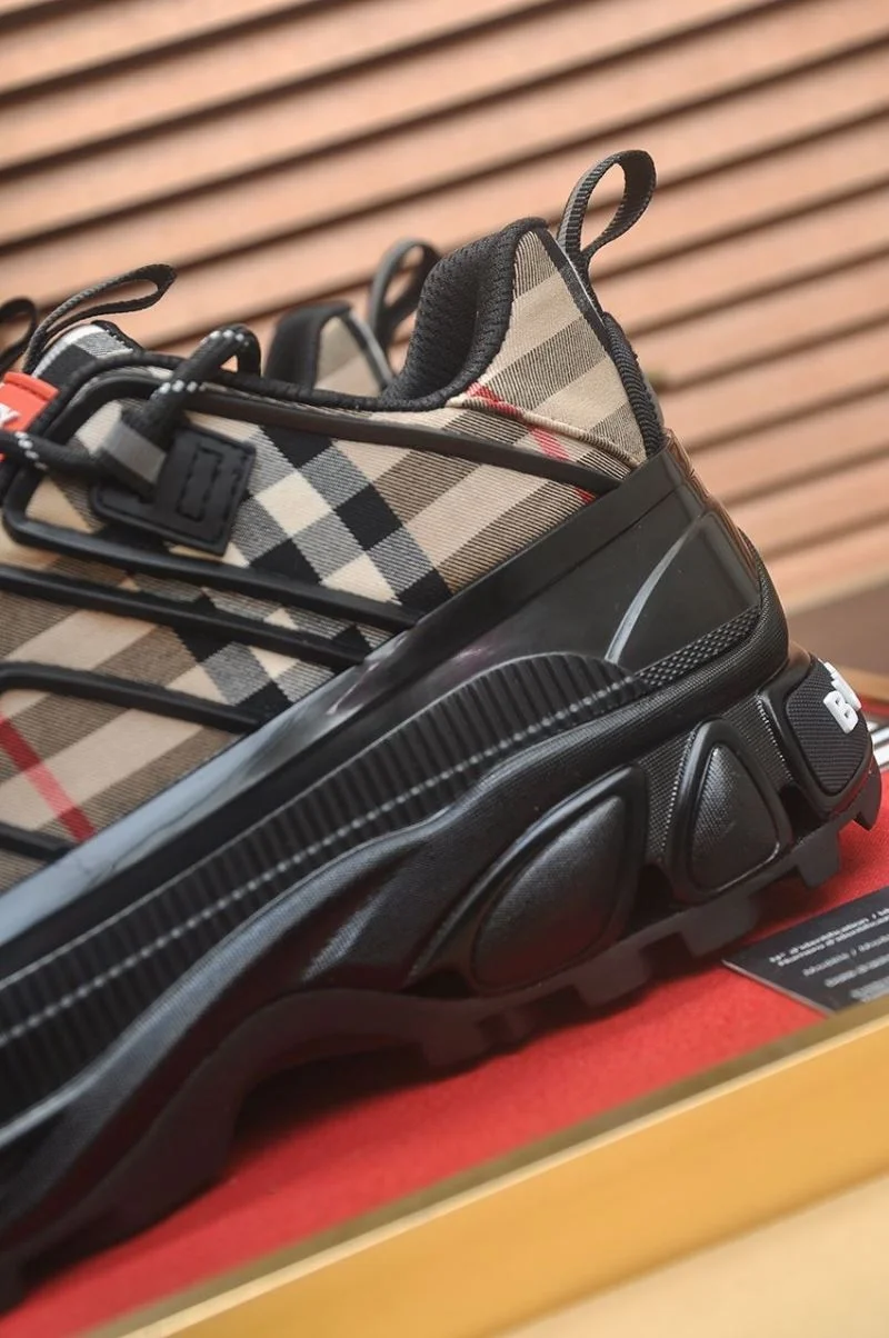 EyeCatching Burberry Low Shoes 17160