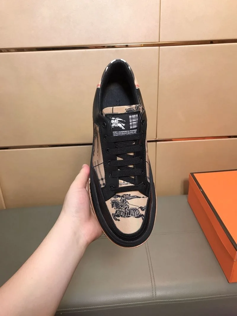 Flexible Burberry Low Shoes 17143