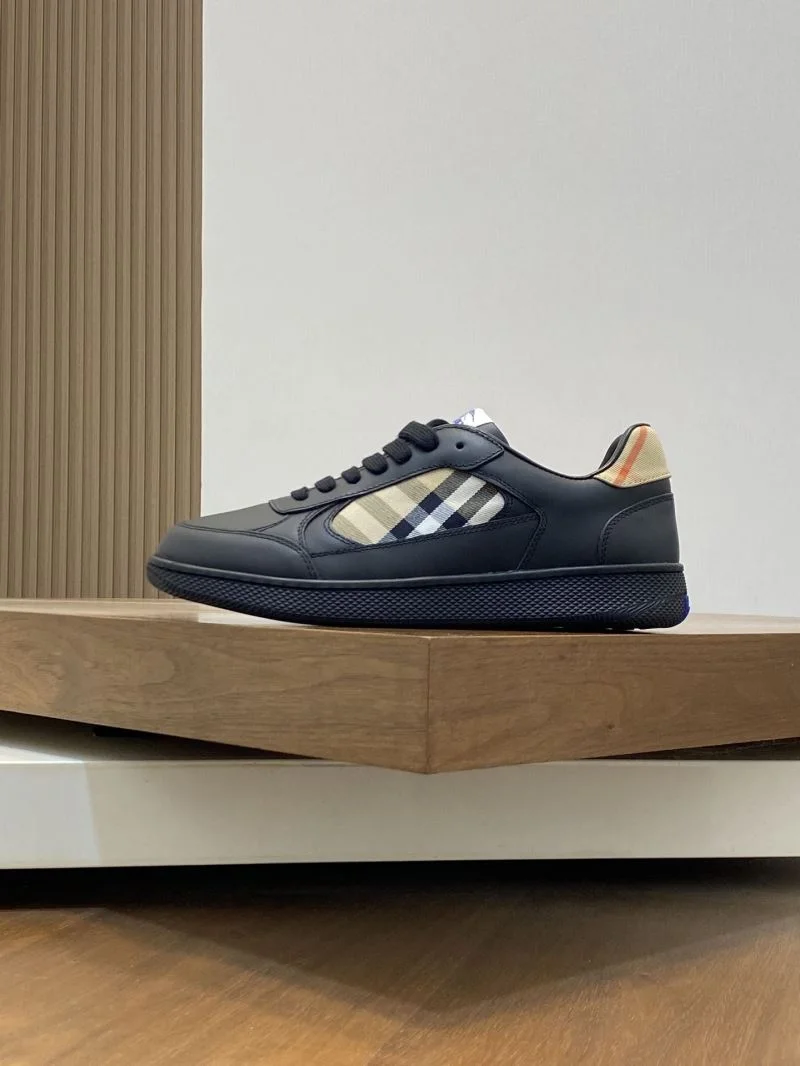 Burberry Low Shoes ZipUp 17142