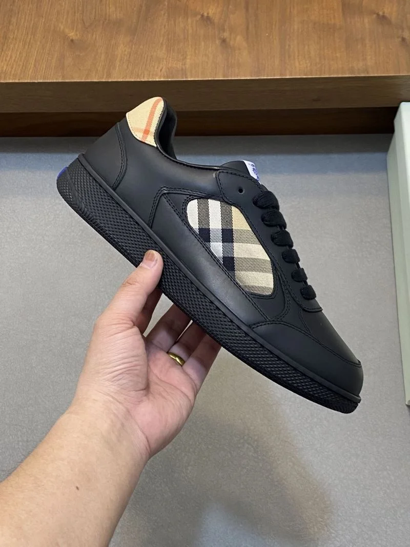 Burberry Low Shoes ZipUp 17142