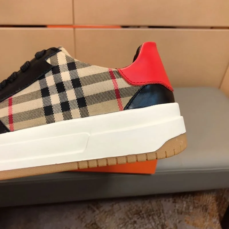 Burberry Low Shoes Resilient 17151