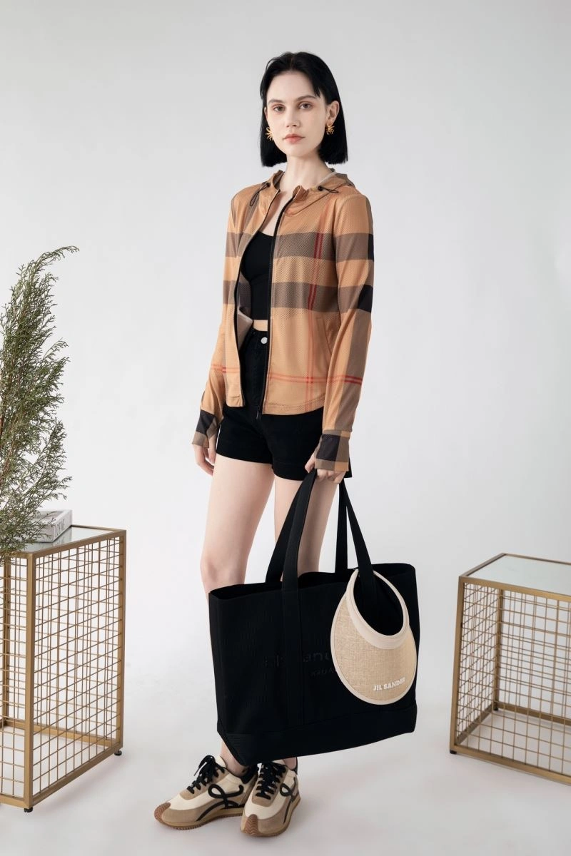 Burberry Outwear Chic 104718
