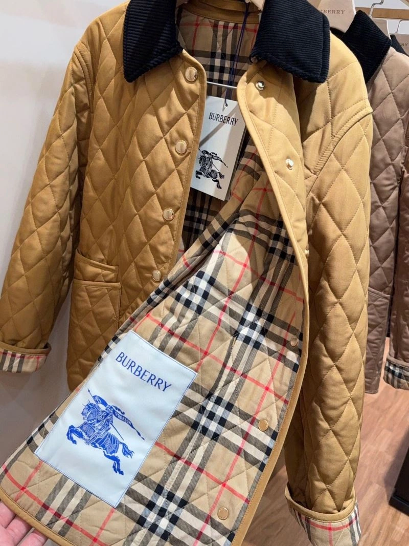 Elegant Burberry Outwear 104710