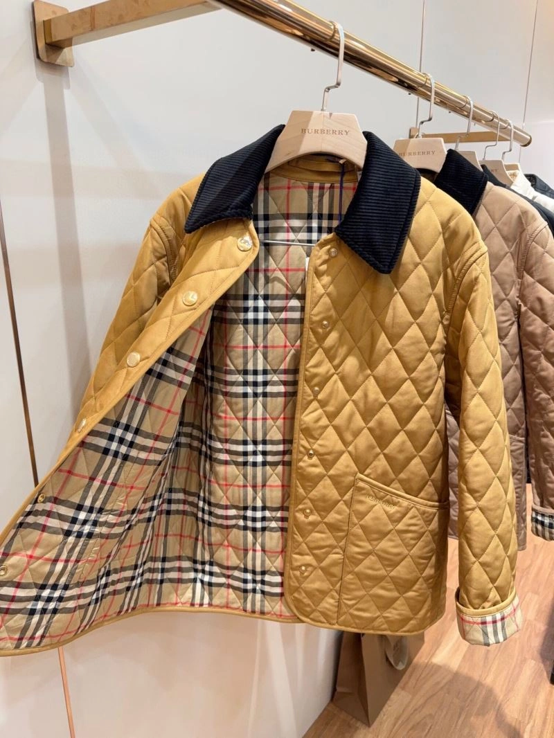 Elegant Burberry Outwear 104710