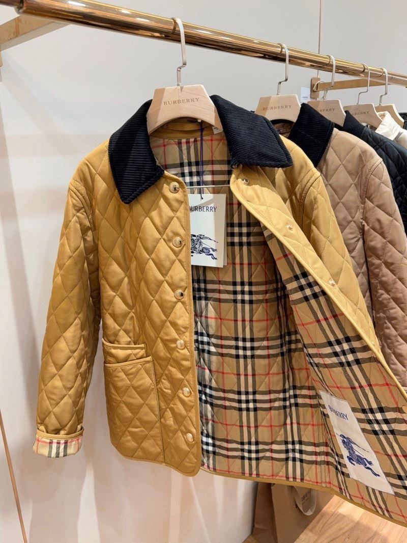 Elegant Burberry Outwear 104710