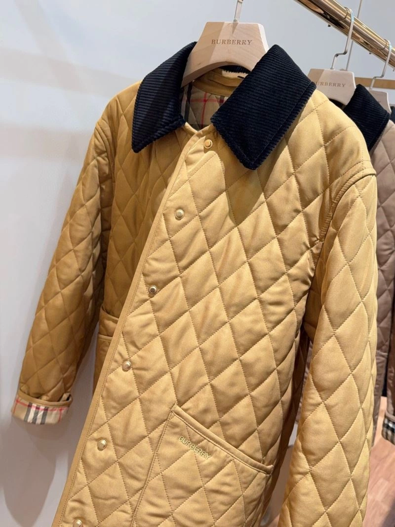 Elegant Burberry Outwear 104710