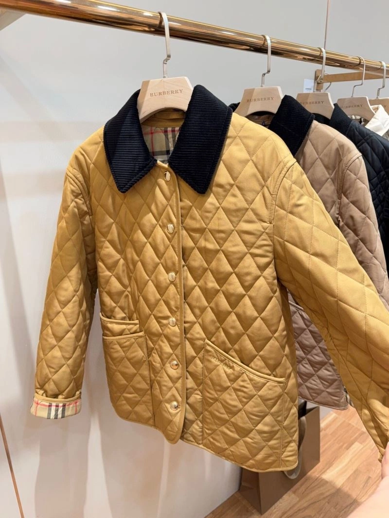Elegant Burberry Outwear 104710