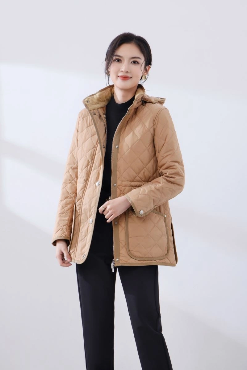 Lightweight Burberry Outwear 104743