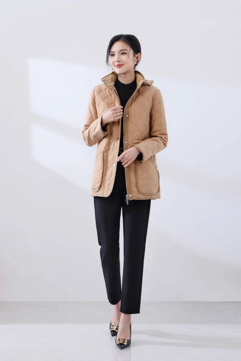 Lightweight Burberry Outwear 104743