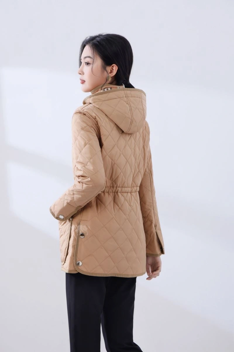 Lightweight Burberry Outwear 104743