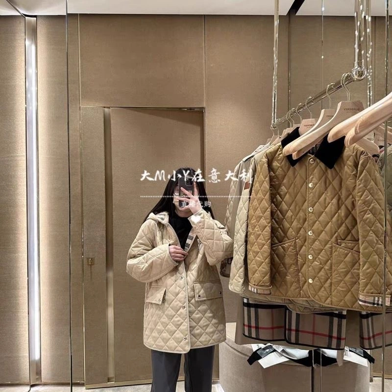 WaterResistant Burberry Outwear 104702