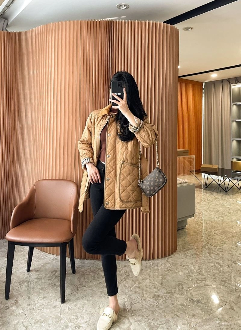 Burberry Outwear Stretchable 104695