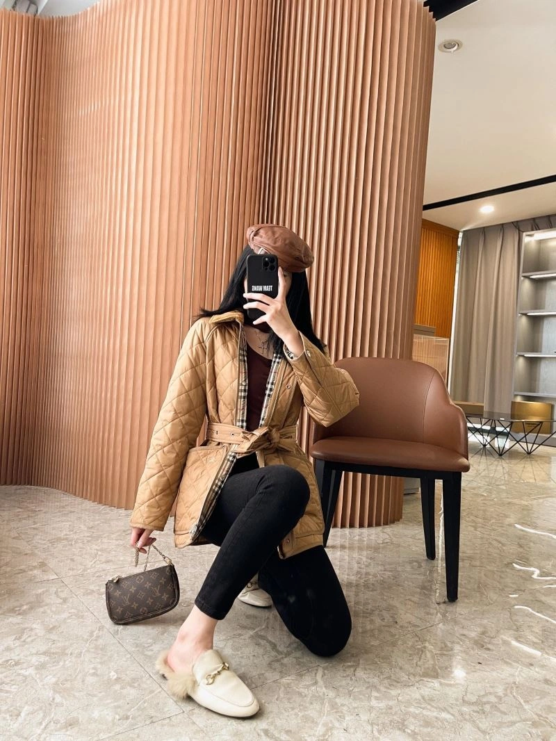 Burberry Outwear Stretchable 104695