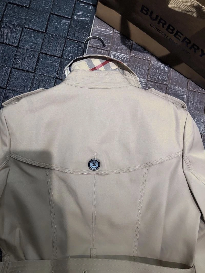 Unisex Burberry Outwear 104681