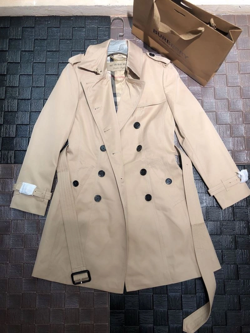 Unisex Burberry Outwear 104681