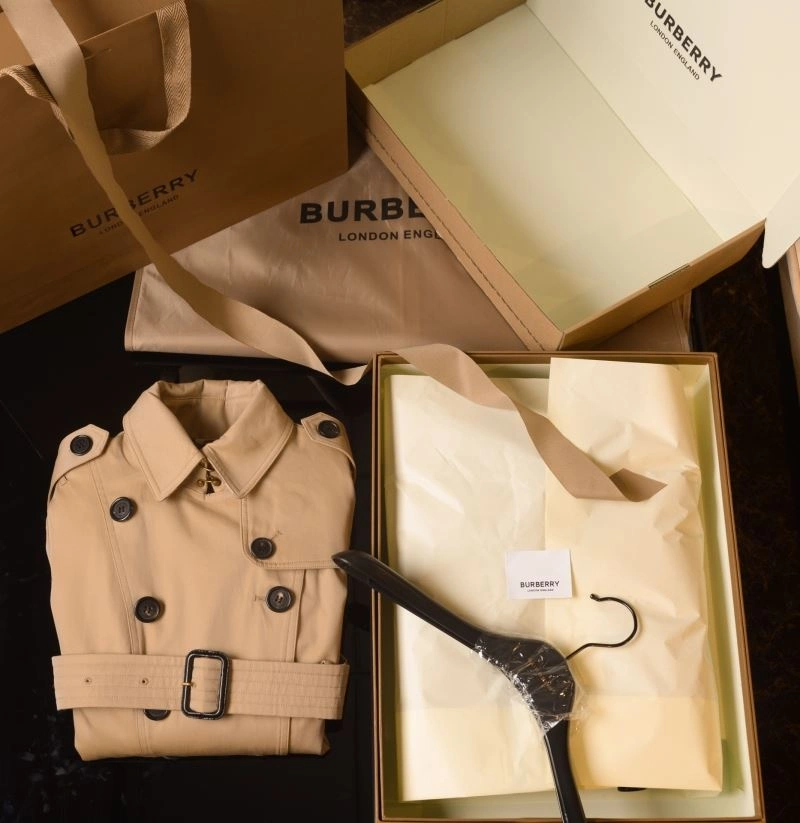 Bold Burberry Outwear 104677