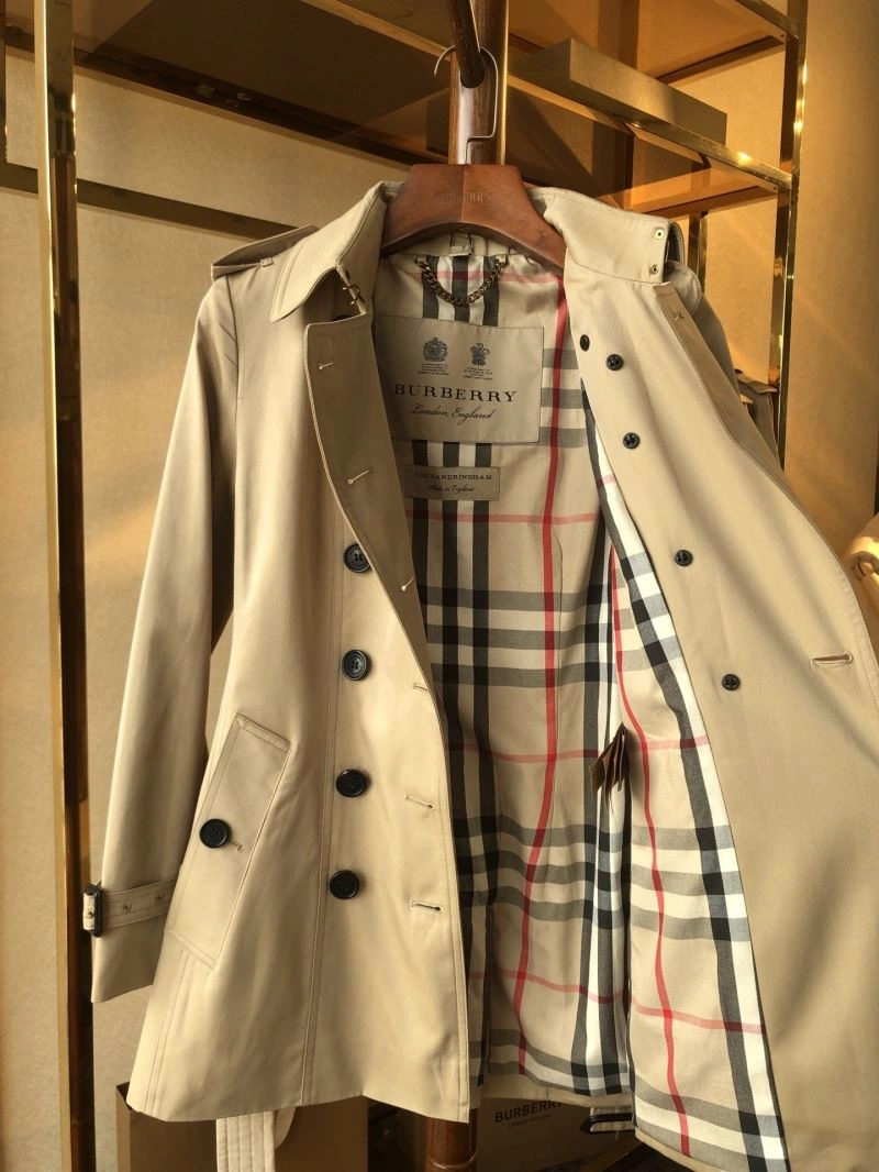 Bold Burberry Outwear 104677