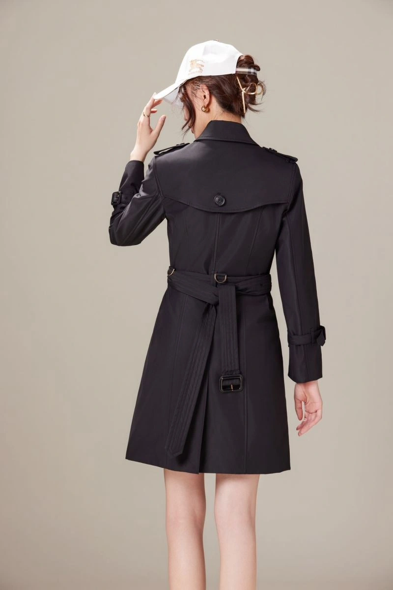 Minimalist Burberry Outwear 104675