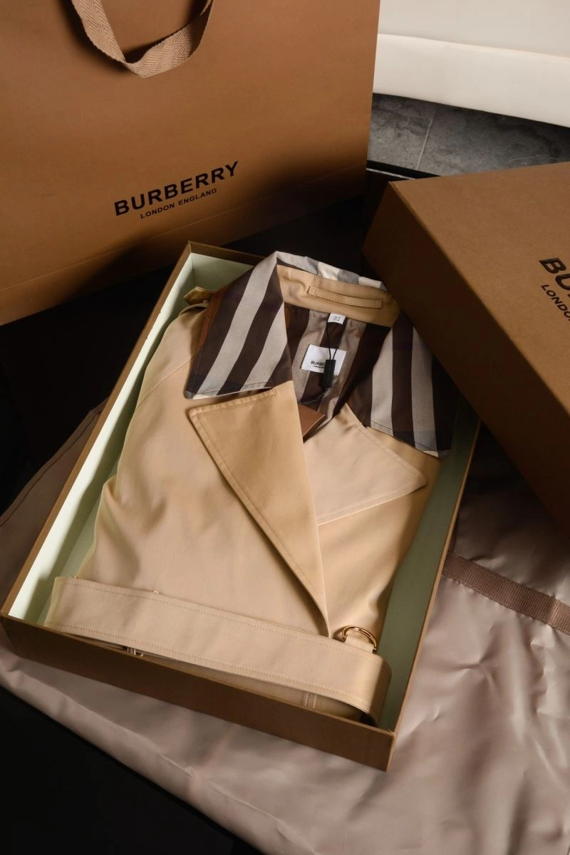 Burberry Outwear Timeless 104660