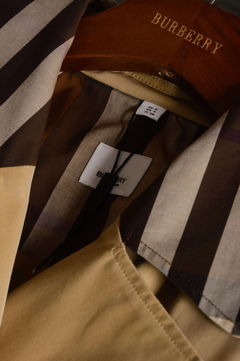 Burberry Outwear Timeless 104660