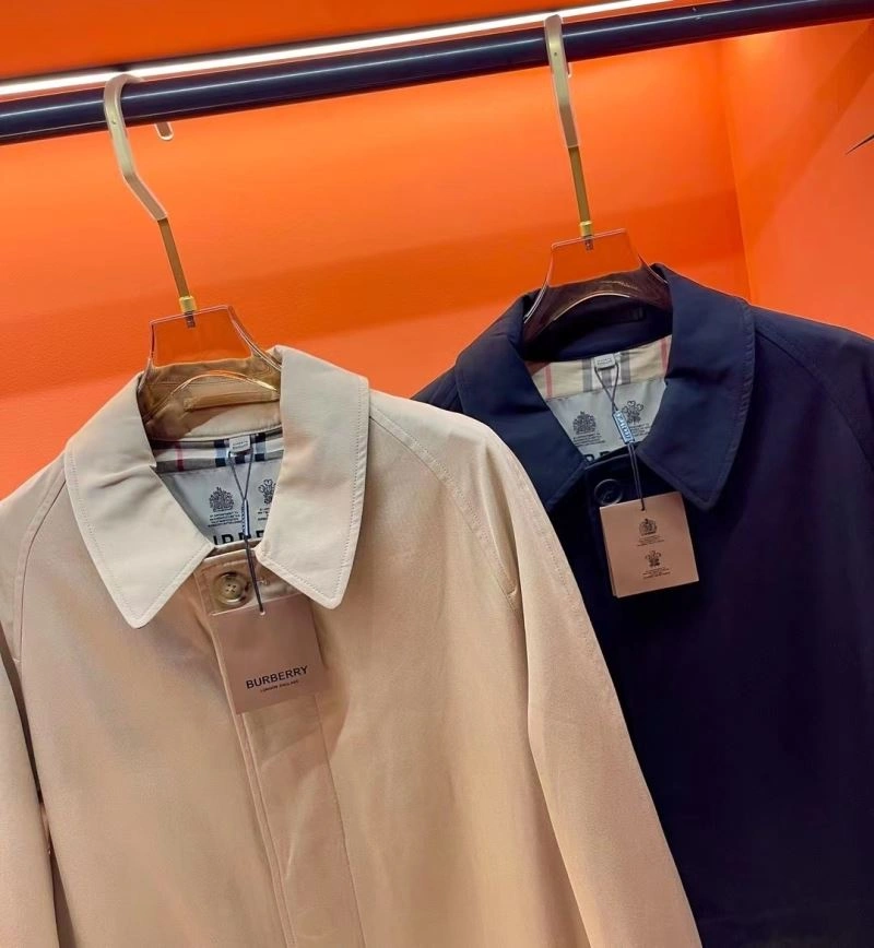 Timeless Burberry Outwear 104655