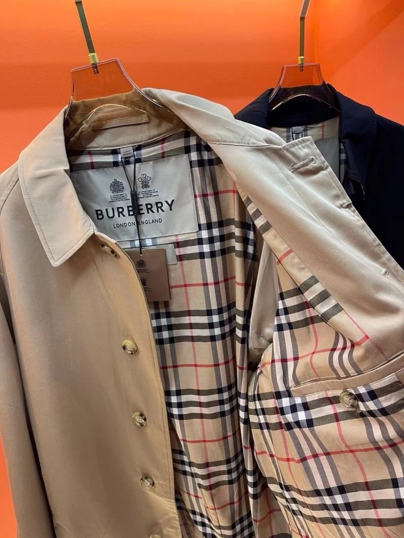 Timeless Burberry Outwear 104655