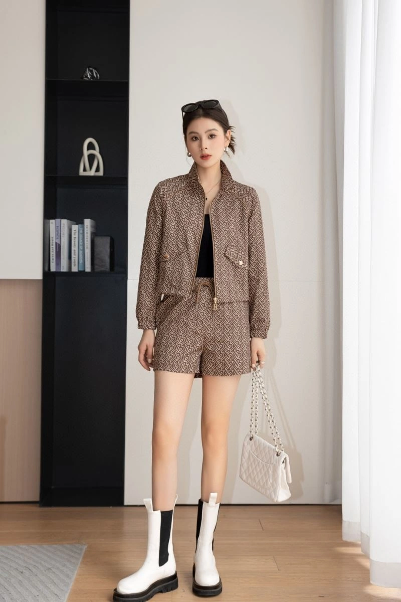 Burberry Outwear Breathable 104652
