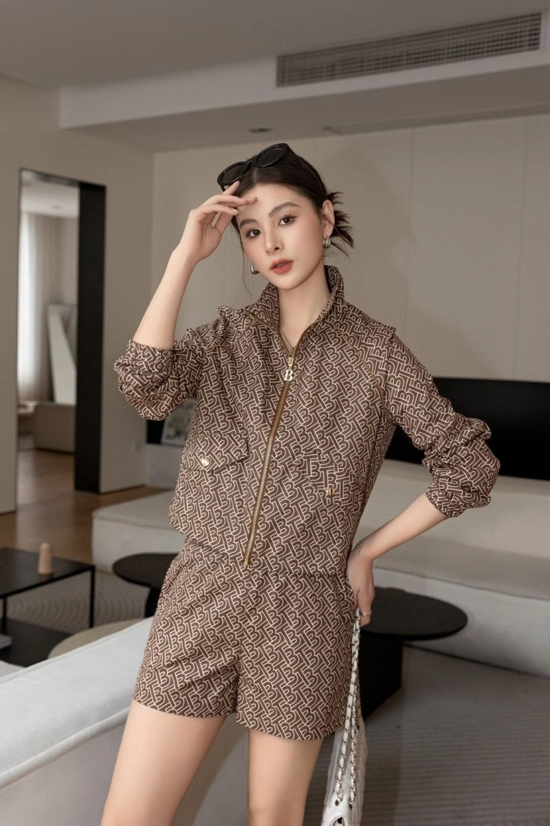 Burberry Outwear Breathable 104652