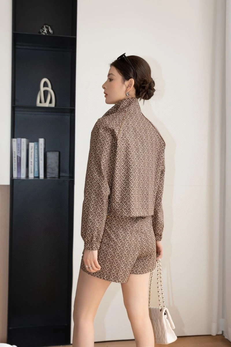 Burberry Outwear Breathable 104652