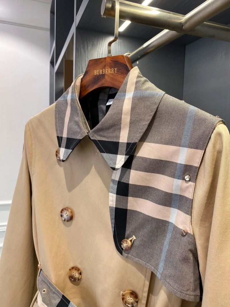Versatile Burberry Outwear 104622