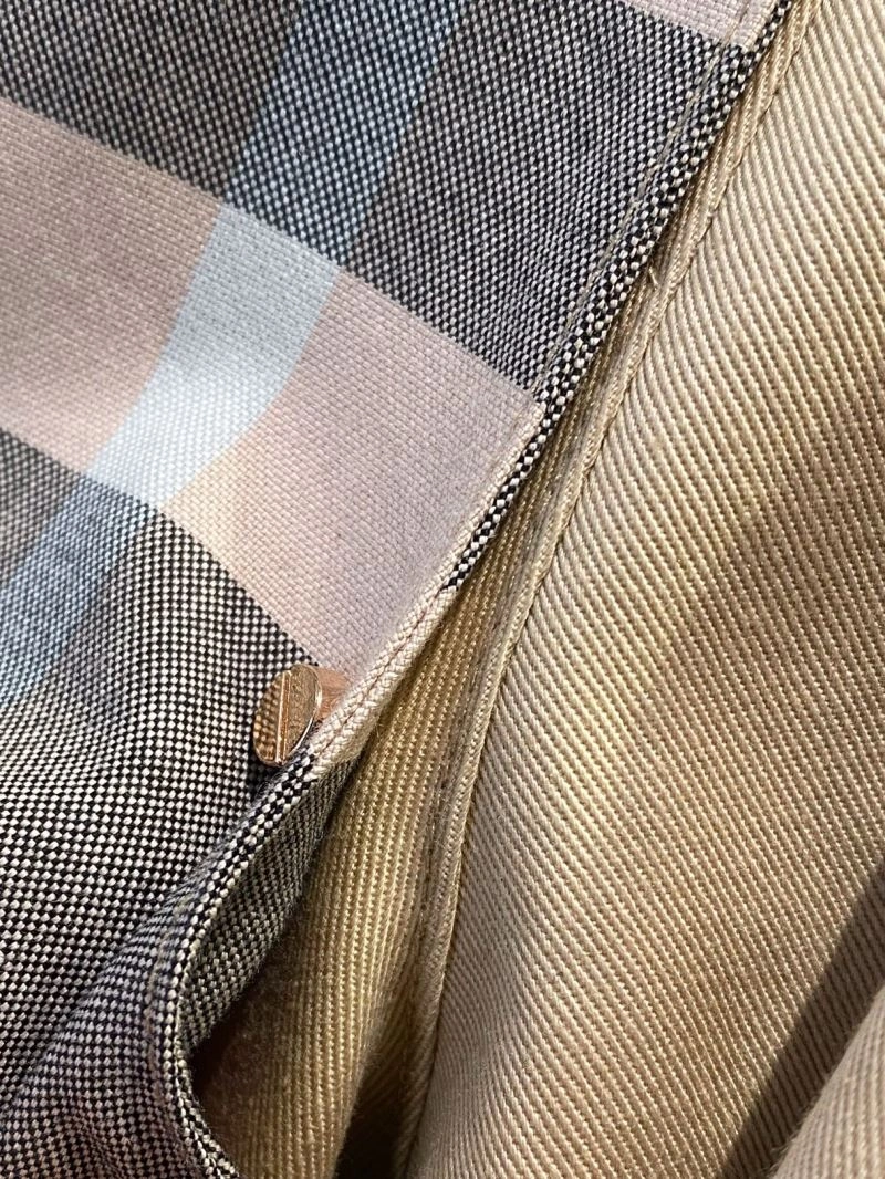 Versatile Burberry Outwear 104622