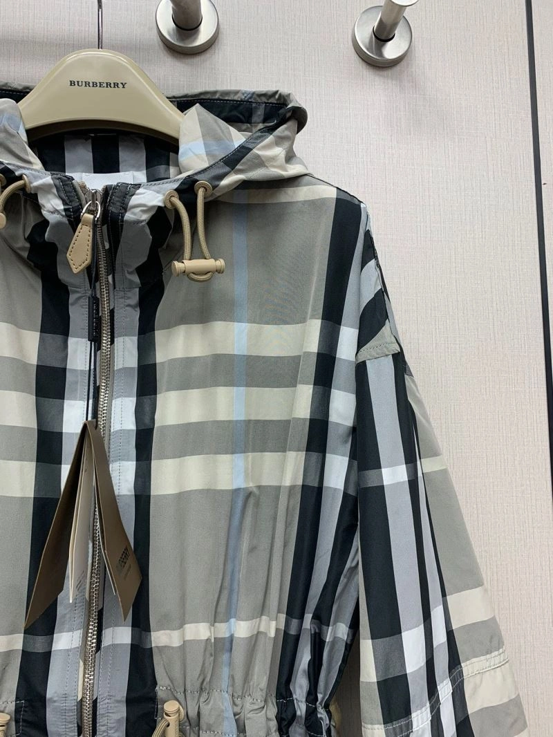 Flexible Burberry Outwear 104612